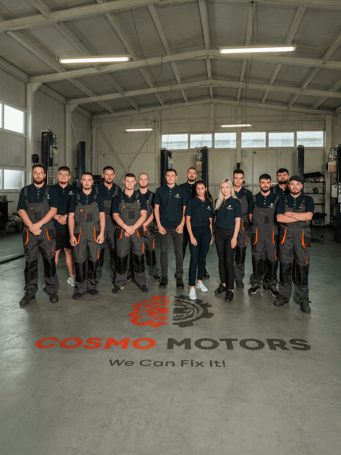 Echipa Cosmo Motors în hala service auto din Iași